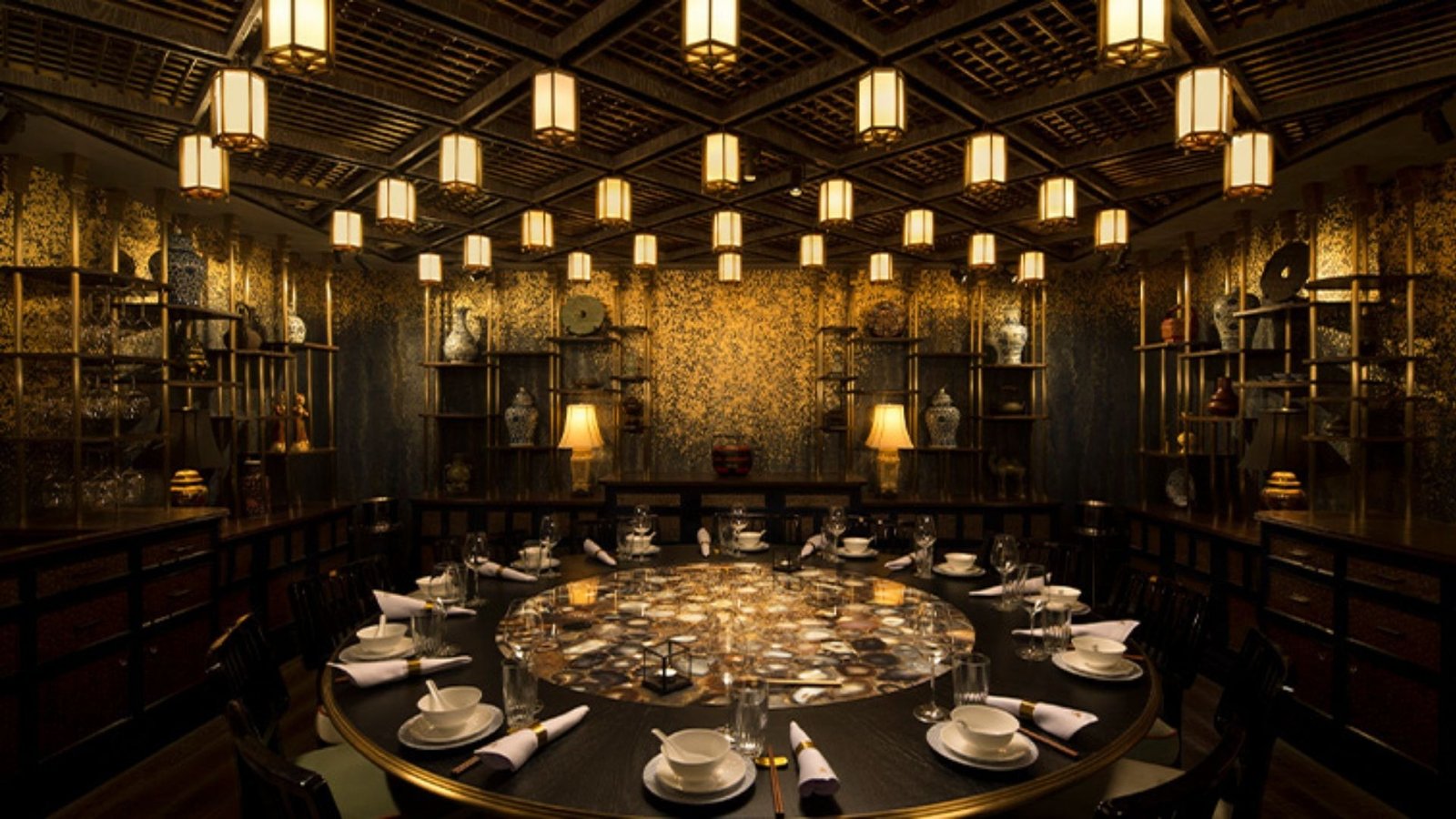 Mott 32, Singapore